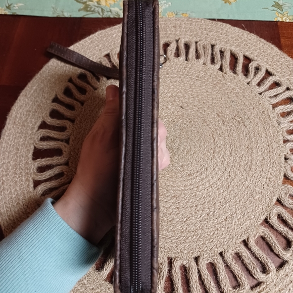 New Tooled Sunflower Brown Leather Wristlet Wallet 7.5" - Picture 9 of 10